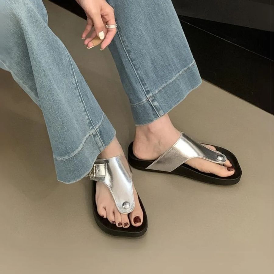Dép Xỏ Ngón Nữ TGG UN5168-1 Màu Bạc Da Mềm Size 38