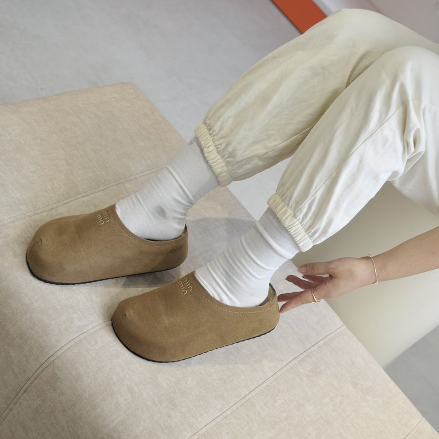 Giày Sục Nữ TGG 2680-35A Màu Nâu Da Lộn Size 36
