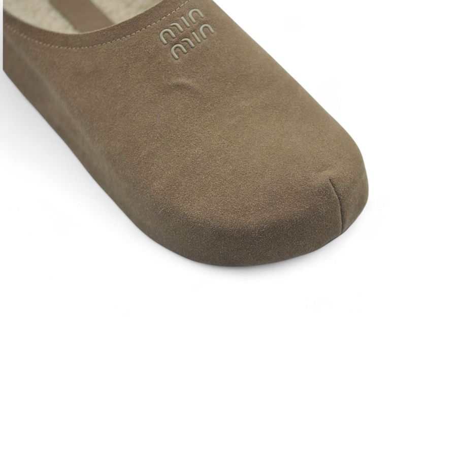 Giày Sục Nữ TGG 2680-35A Màu Nâu Da Lộn Size 36