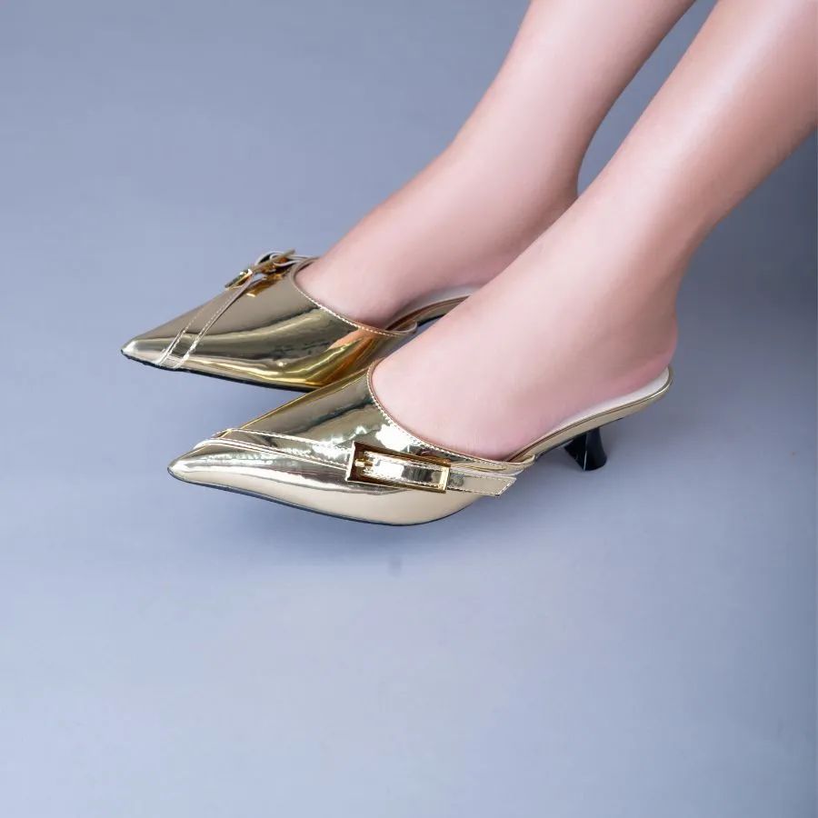 Giày Sục Nữ TGG ST88-16 Màu Vàng Da Bóng Size 37