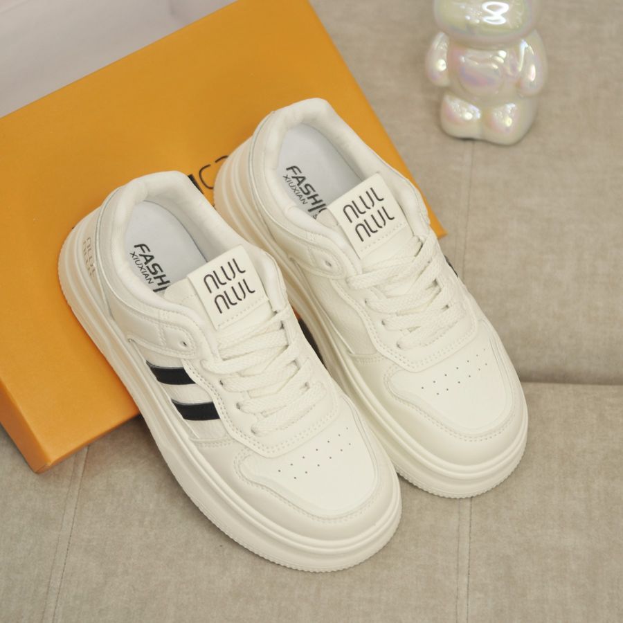 Giày Thể Thao Nữ TGG 2528 Màu Trắng Sọc Đen Size 36