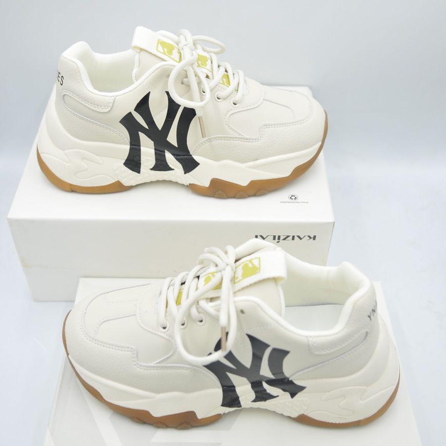 Giày Thể Thao Nữ TGG 9850 Màu Trắng Kem Chữ NY Size 36