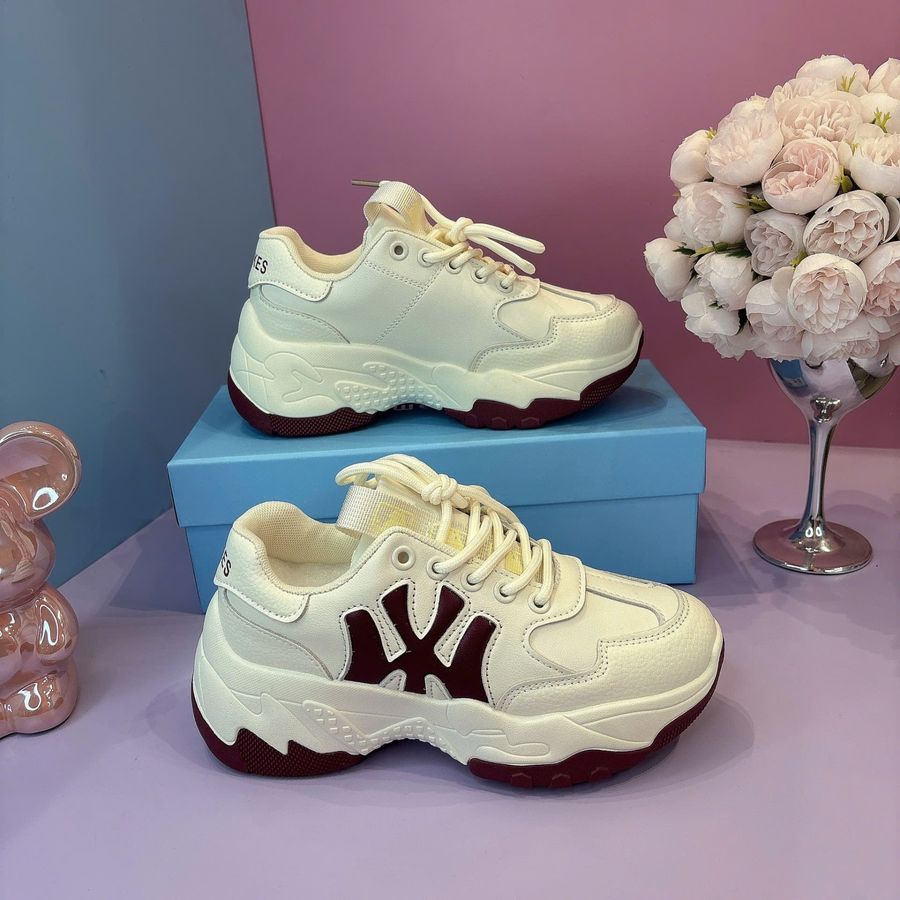 Giày Thể Thao Nữ TGG F1 Màu Be Phối Đế Đỏ Chữ NY Size 39