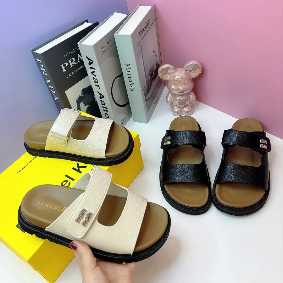 Dép nữ TGG 716-38 Màu Be Quai Da Sần Size 39