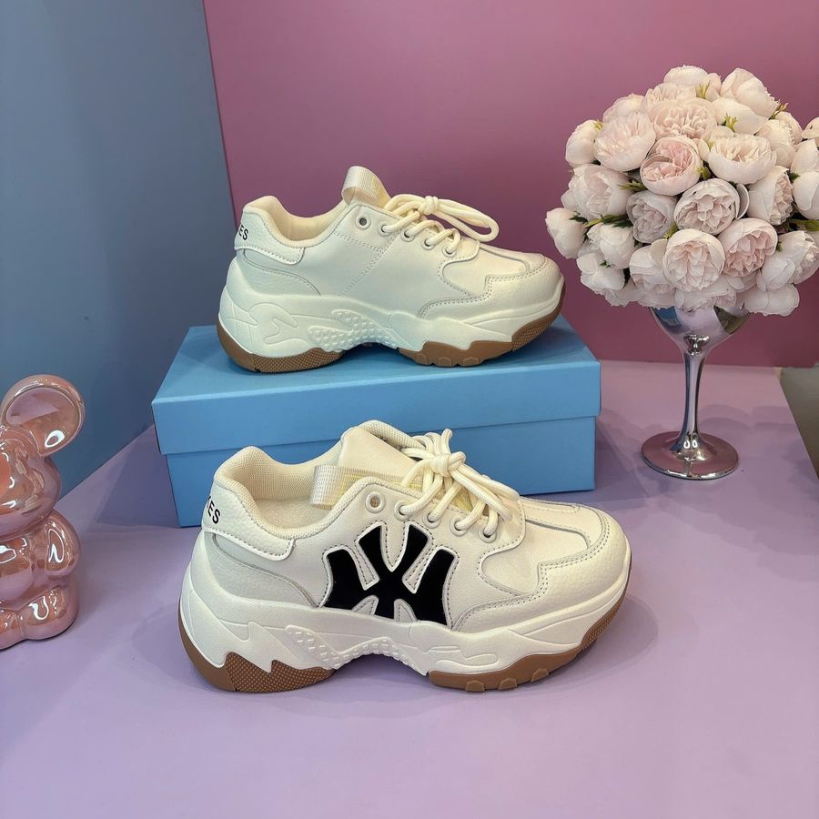 Giày Thể Thao Nữ TGG F1 Màu Be Phối Đế Nâu Chữ NY Size 39