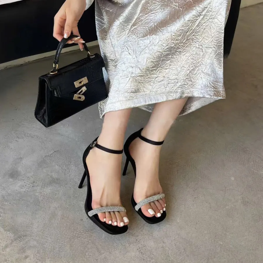Dép Cao Gót Nữ TGG 899-1 Màu Đen Da Mịn Quai Đính Đá Size 35