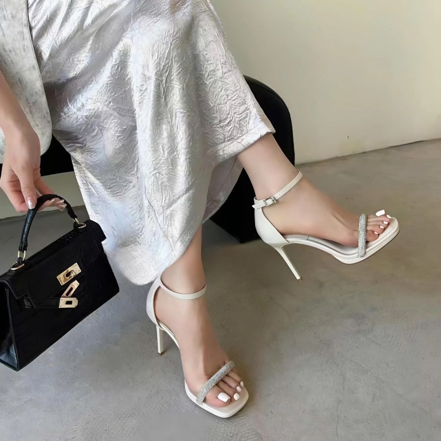 Dép Cao Gót Nữ TGG 899-1 Màu Kem Da Bóng Quai Đính Đá Size 36