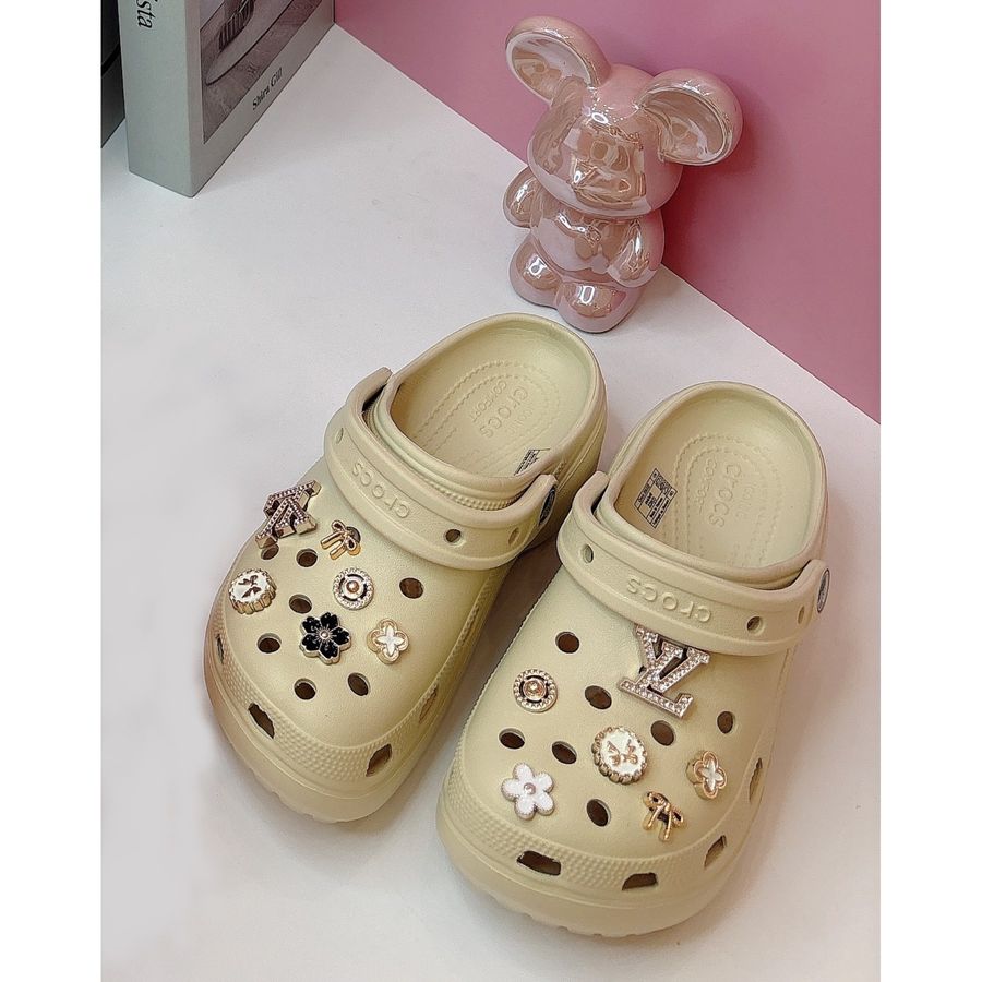 Dép Crocs Nữ TGG 2009 Màu Be Sticker Chữ LV Size 37