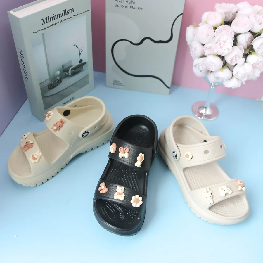 Dép Crocs Nữ TGG 2015 Màu Be Quai Đính Charm Size 38