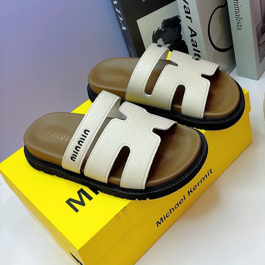Dép Nữ TGG 716-661 Màu Be Quai Da Sần Chữ MinMin Size 38