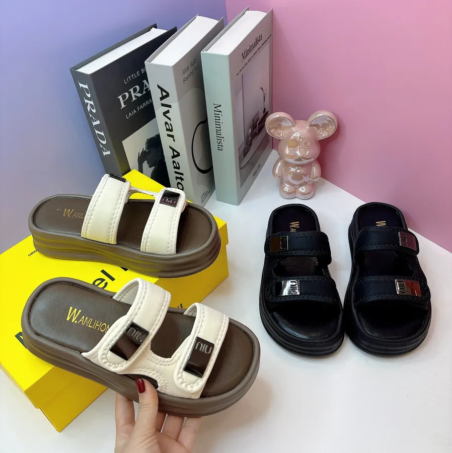 Dép Quai Ngang Nữ TGG 9842 Da Mềm Màu Be Đế Nâu Size 35
