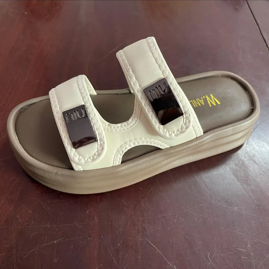 Dép Quai Ngang Nữ TGG 9842 Da Mềm Màu Be Đế Nâu Size 35