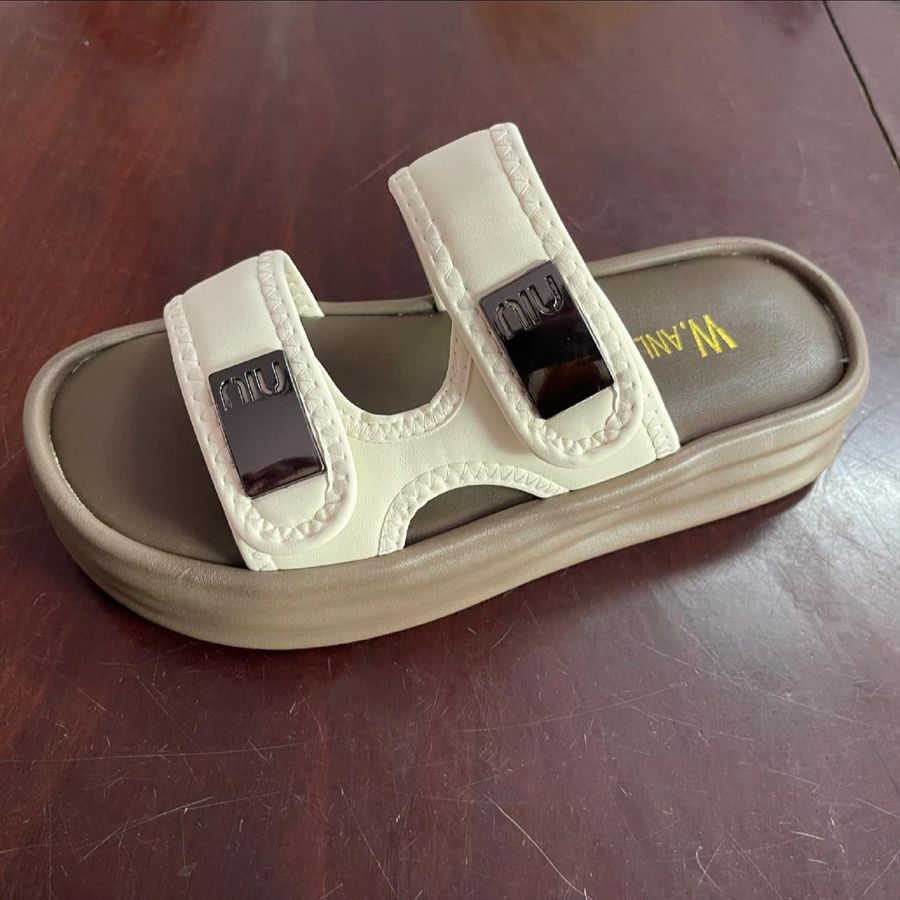Dép Quai Ngang Nữ TGG 9842 Da Mềm Màu Be Đế Nâu Size 38
