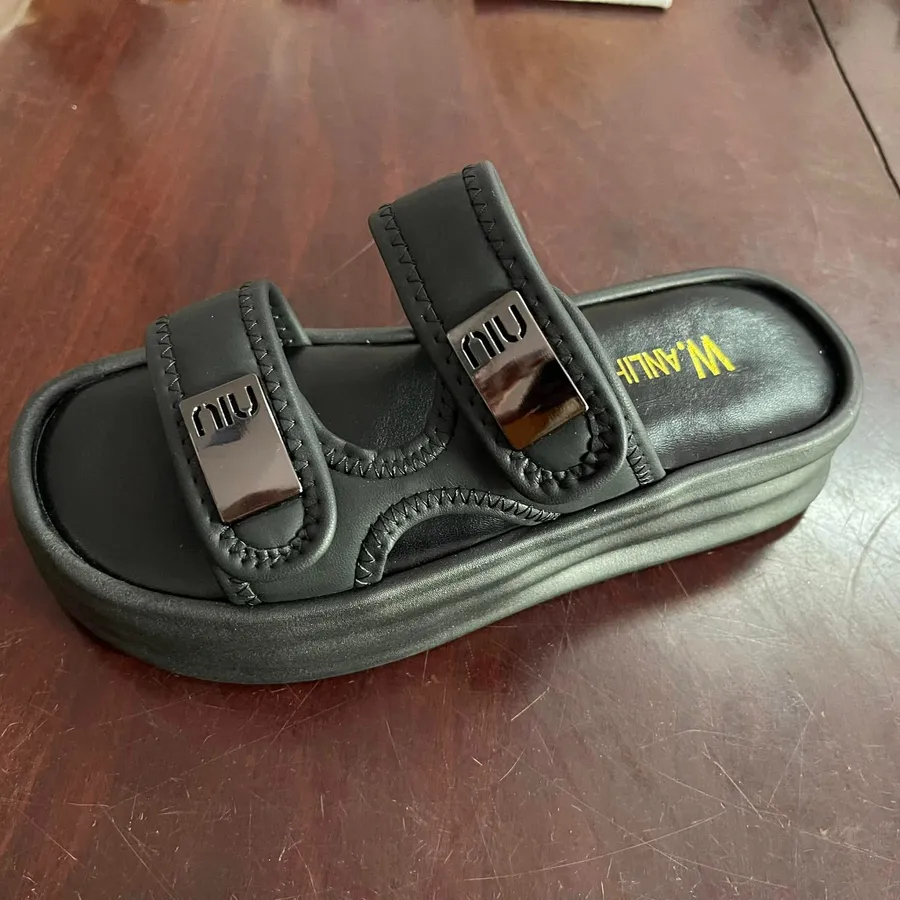 Dép Quai Ngang Nữ TGG 9842 Da Mềm Màu Đen Size 38