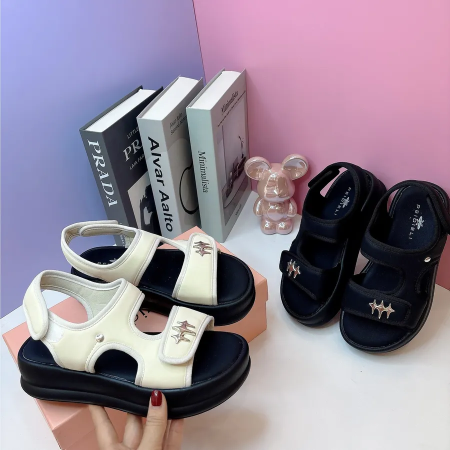 Dép sandal nữ TGG 818-20 da mềm màu trắng size 39