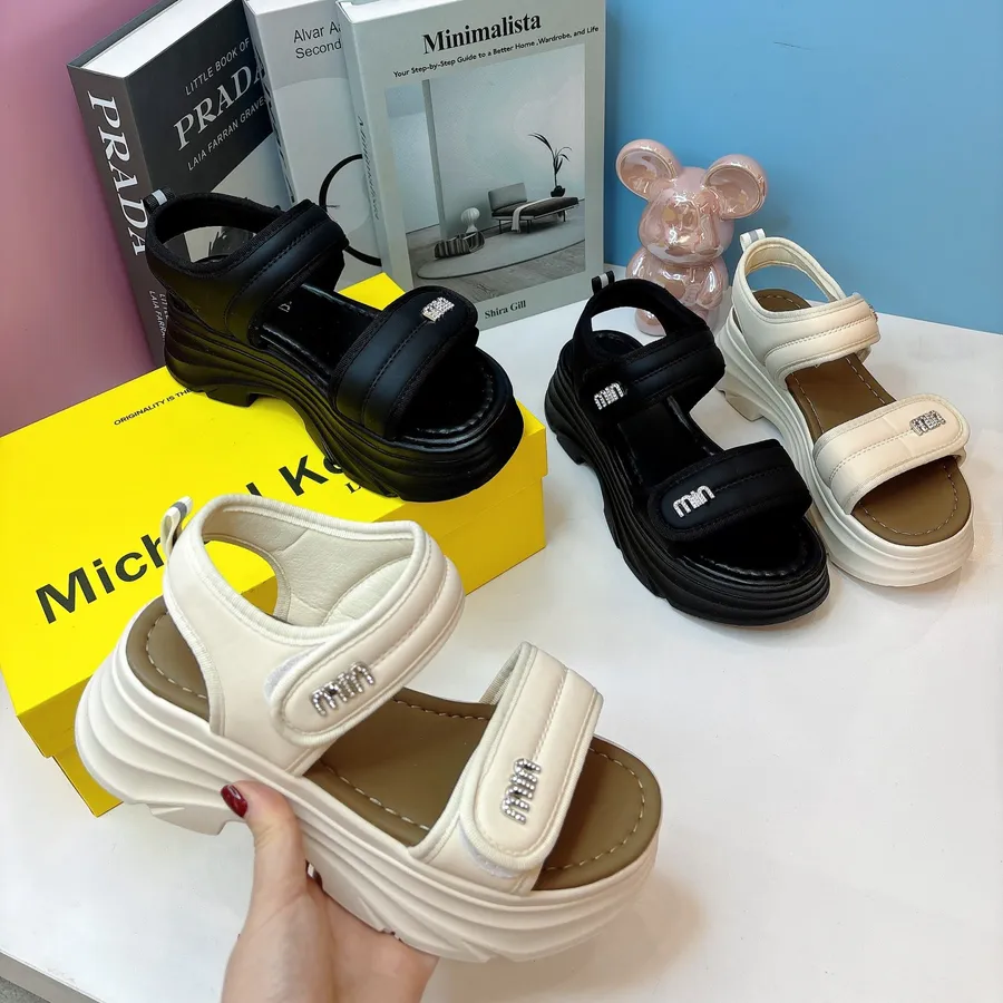 Dép Sandal Nữ TGG F603 Màu Trắng Da Mềm Chữ Min Size 37