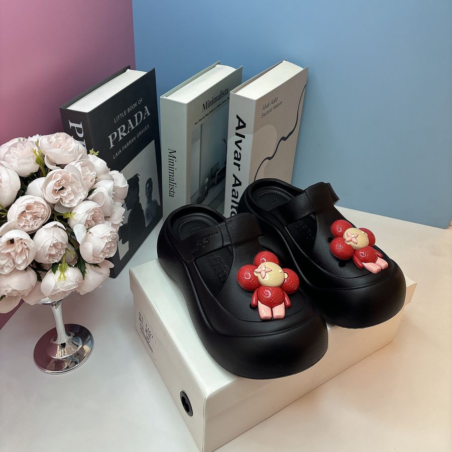 Dép Sục Nữ TGG 2014 Màu Đen Sticker Hoa Size 39-40