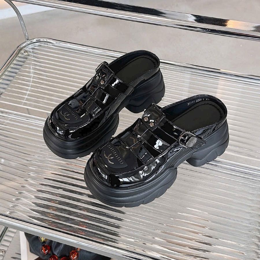 Giày Sục Nữ TGG 2236702 Màu Đen Bóng Size 38